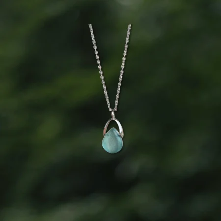Droplets kaulakoru